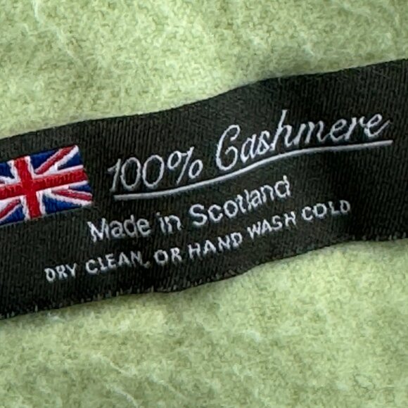 100% Cashmere Green Fringed Scarf Made In Scotland - Picture 4 of 4